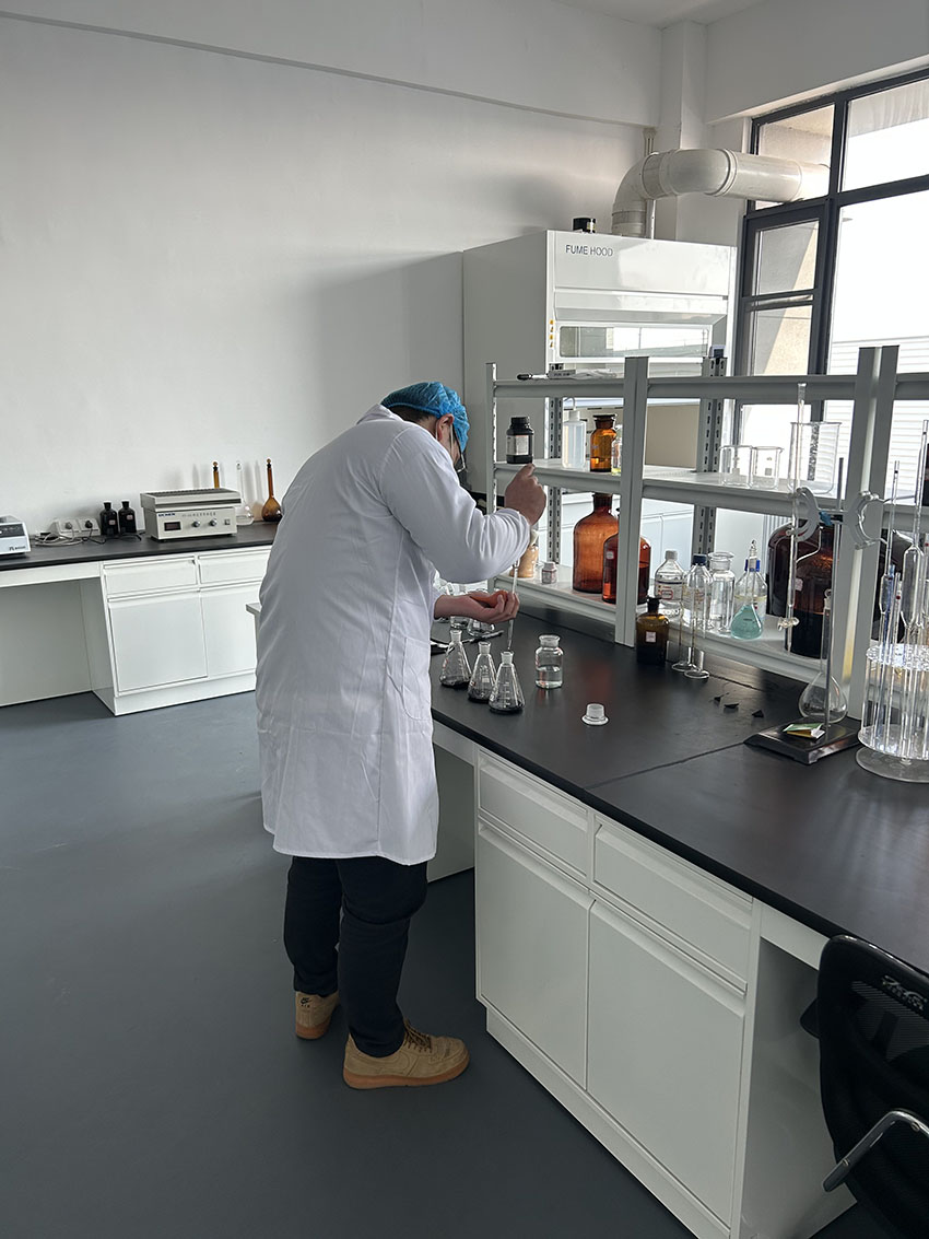 實(shí)驗(yàn)室工作場景